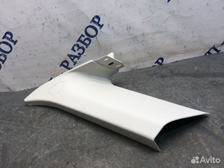 Зад прав обшивка стойки Focus 3