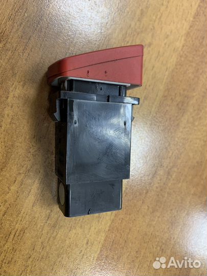 Кнопка аварийной сигнализации Hyundai Tucson JM