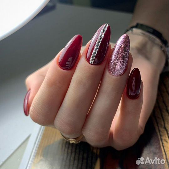 Маникюр, педикюр, наращивание ногтей