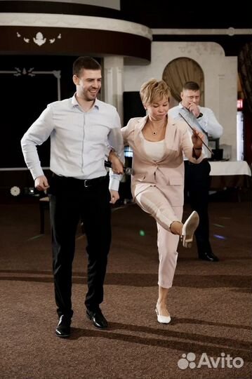 Поющая ведущая