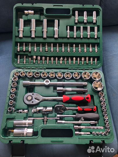 Набор инструментов автолюбителя в кейсе 94 пр