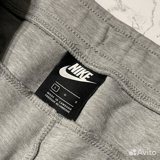 Спортивные штаны Nike Tech Fleece