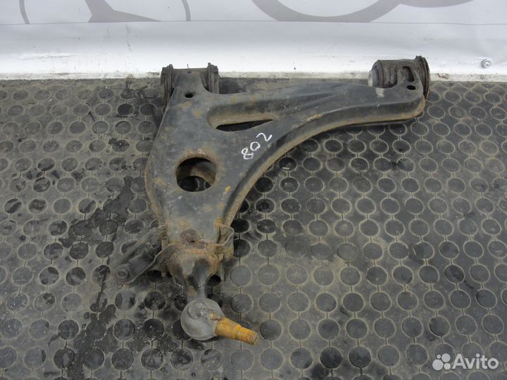 Рычаг передний правый нижний Mercedes W208