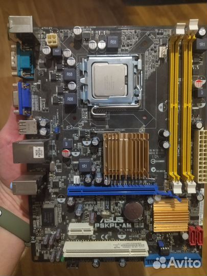 Рабочая материнская плата с процессором