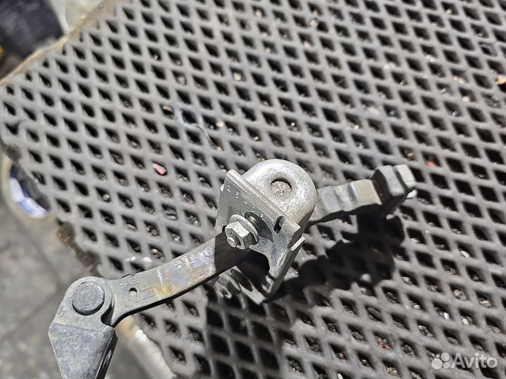 Ограничитель передней двери opel corsa d