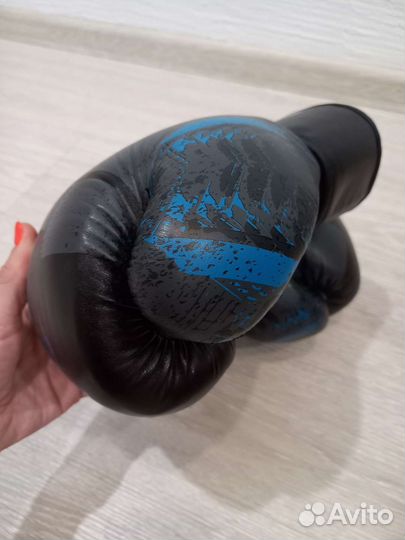 Боксерские перчатки Demix 10 унций профессион