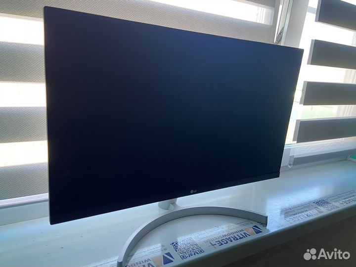 Монитор LG 27
