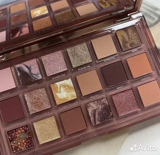 Палетка теней huda beauty naughty nude eyeshadow p