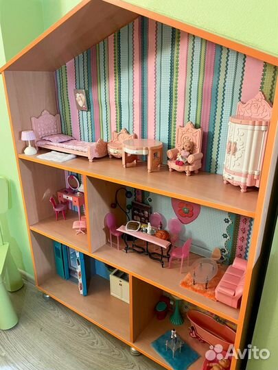 Большой кукольный домик