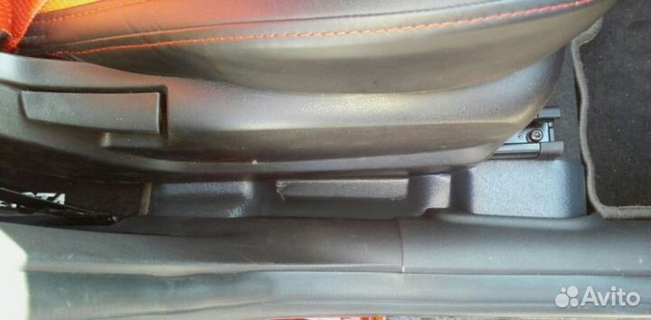 Облицовка ковролина переднего R сидения мыльница