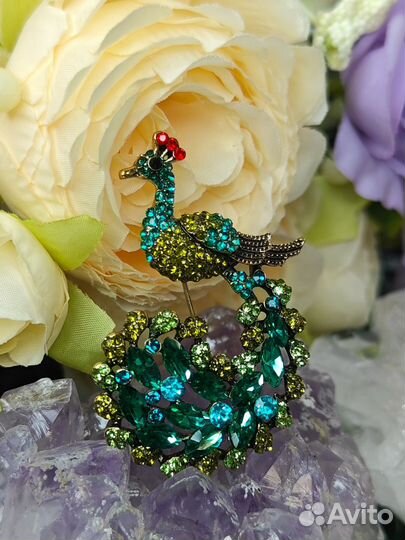 Брошь павлин