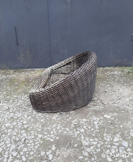 Лежанка для собак плетеная