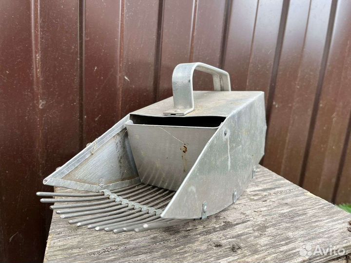 Грабилка для сбора ягод