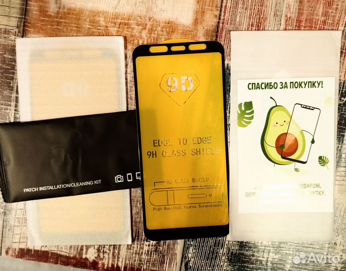 Защитные стекла и чехол телефона