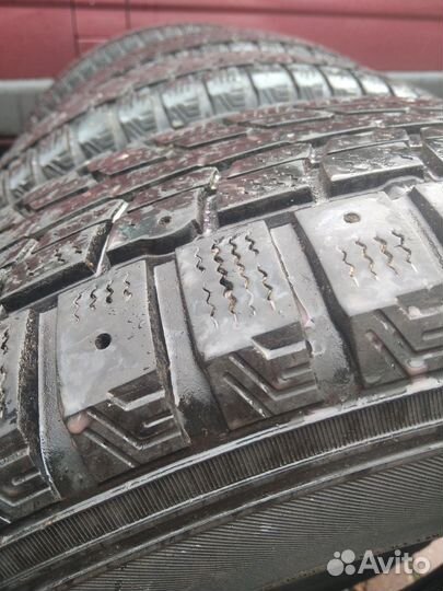 Dunlop SP Winter Ice 01 215/65 R16 102T