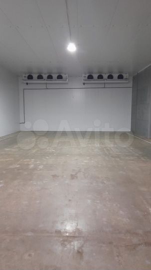 Холодильные склады общая площадь 680 м²