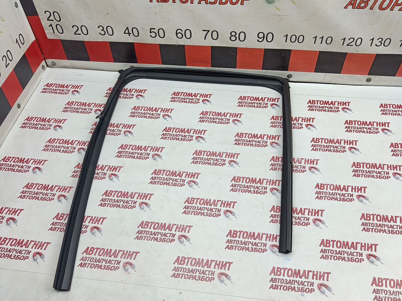 Уплотнитель стекла двери задней King Kong