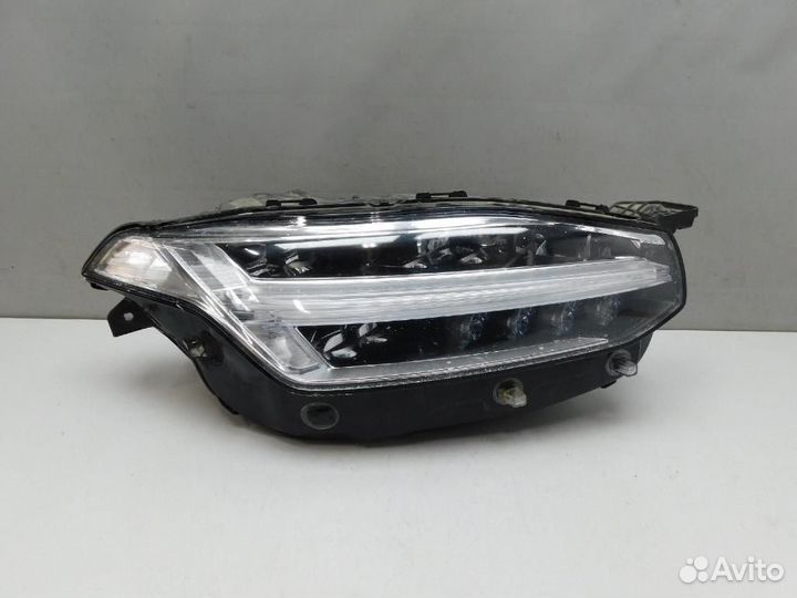 Фара правая Volvo XC90
