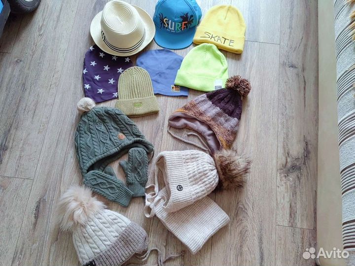 Много шапок, шляпа, кепка на 1,2,3 года