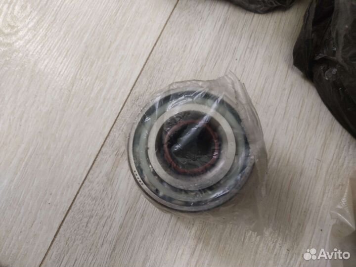 Ступичный подшипник и сальник ступицы передний