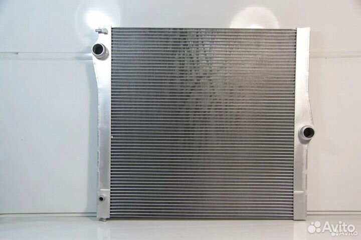 Радиатор охлаждения BMW X5 e70