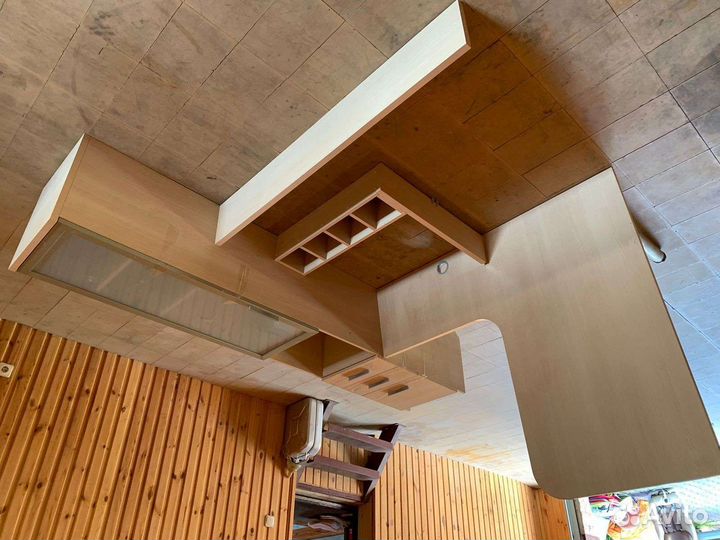 Угловой письменный стол со шкафом