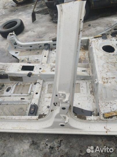 Центральная стойка кузова Renault Logan 2 New