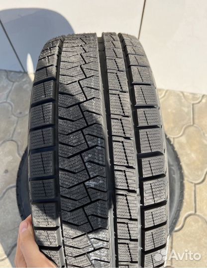 Pirelli Formula Ice FR 215/55 R17 98T