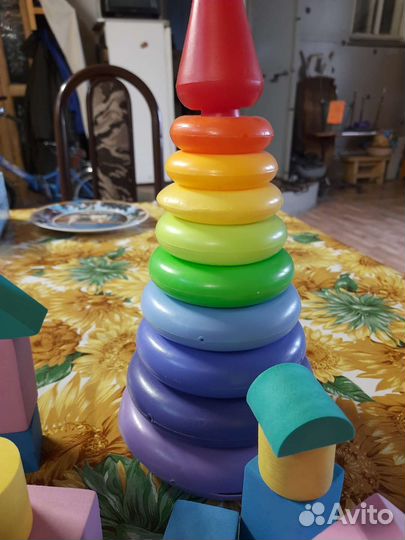 Развивающие игрушки и кубики