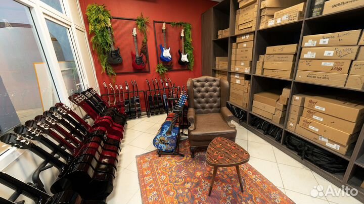 Гитара новая