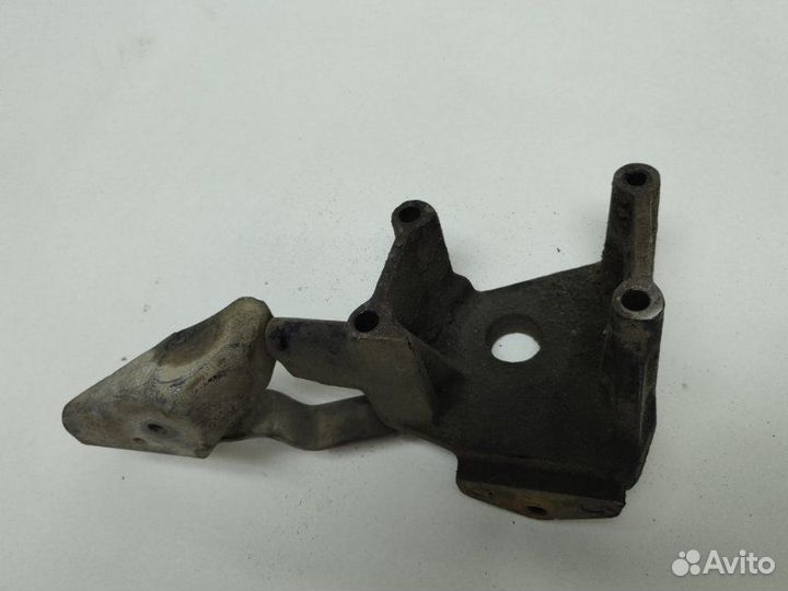 Кронштейн генератора Mitsubishi Carisma DA1A 4G92