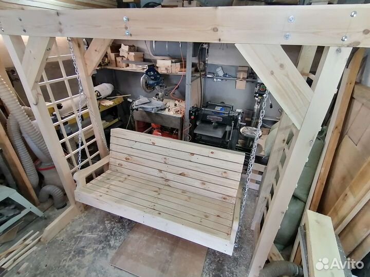 Садовые качели с перголой