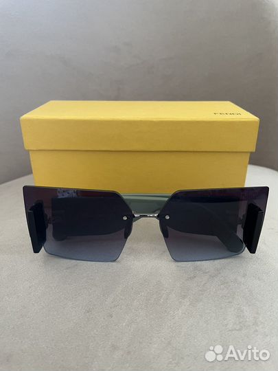 Солнцезащитные очки fendi