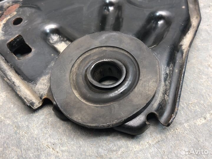 Левый Кронштейн радиатора альмера n16