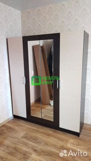 Шкаф с зеркалом