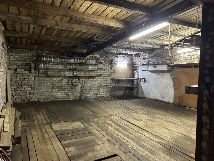 Гараж, > 30 м²