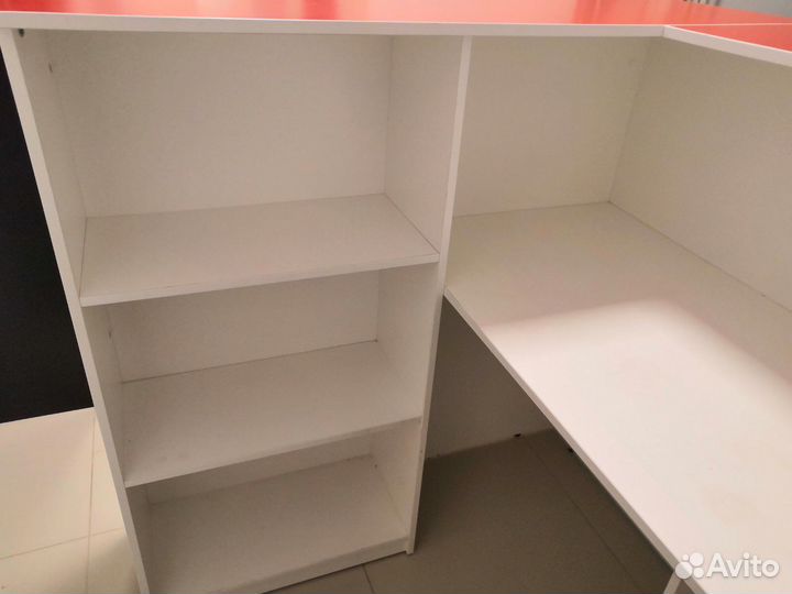 Шведская стенка и администраторская стойка