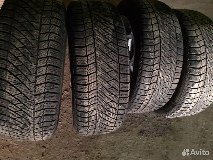 Зимние колеса 215/55/17 Continental (5х114,3)