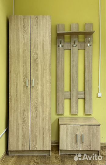 Вешалка для одежды настенная