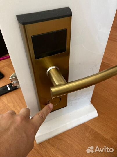 Замок для гостиницы карточный