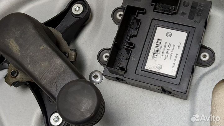 Стеклоподъемник механический левый передний Volkswagen Caddy