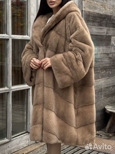 Плюшевая норковая шуба с капюшоном - пастель