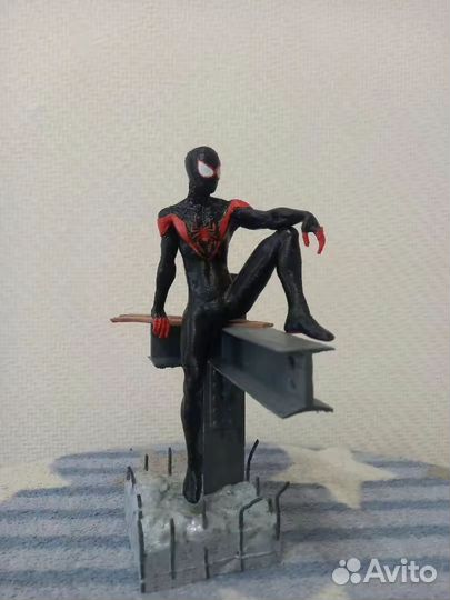 Человек паук фигурка майлз моралес