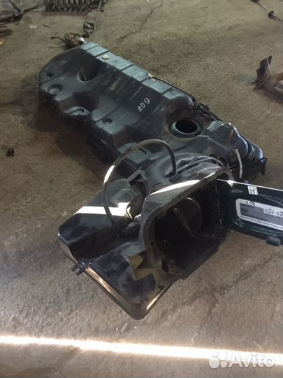 Бензобак Пежо 607