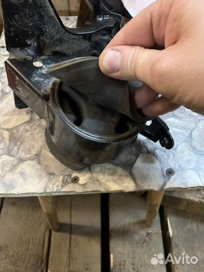 Опора двигателя передняя левая Hyundai Santa Fe