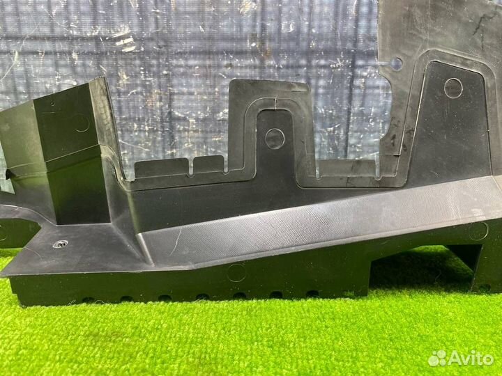 Воздуховод радиатора левый Volkswagen Passat B5