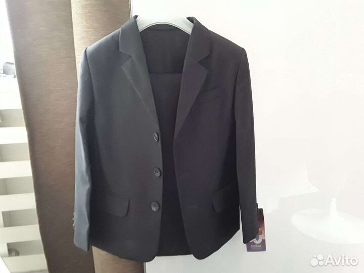 Костюм на мальчика новый, 122р