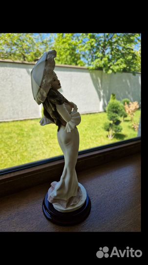 Статуэтка фарфор Италия