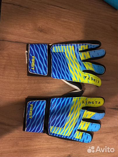 Вратарские перчатки kipsta детские
