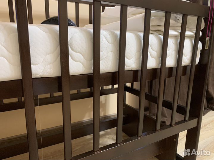 Продам детскую кроватку